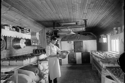 Erni’s Bakery and Foods photo 1